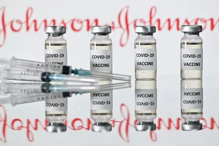 Vaksin Covid-19 Johnson & Johnson. [Justin Tallis/AFP]