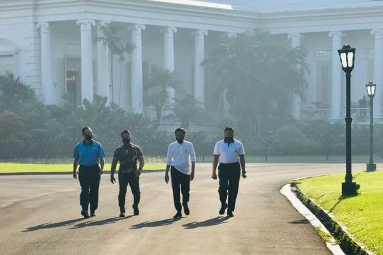 Jokowi olahraga di Istana Bogor ditemani para Kepala Staf TNI, Minggu (14/6/2020) pagi (Biro Pers Sekretariat Presiden)