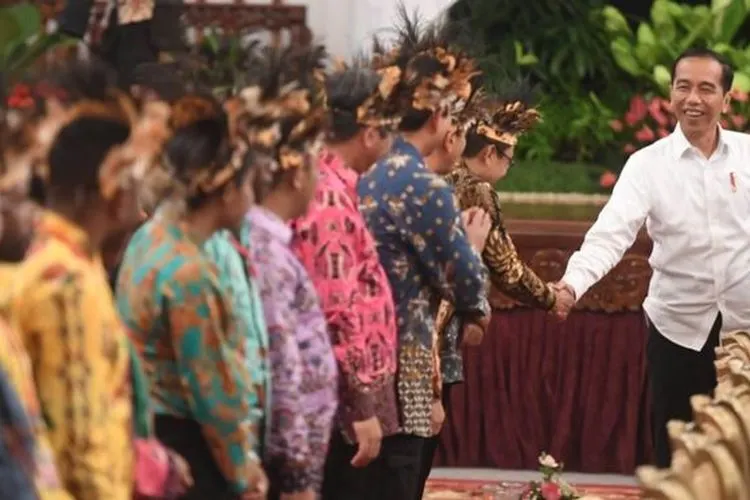 Presiden Jokowi menerima setidaknya 61 tokoh Papua di Istana Negara, Jakarta, Selasa (10/9/2019)/Antara Foto
