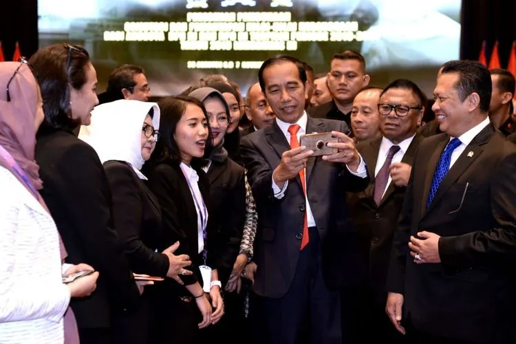 Presiden Joko Widodo bersama pimpinan MPR dan DPR/Biro Presiden
