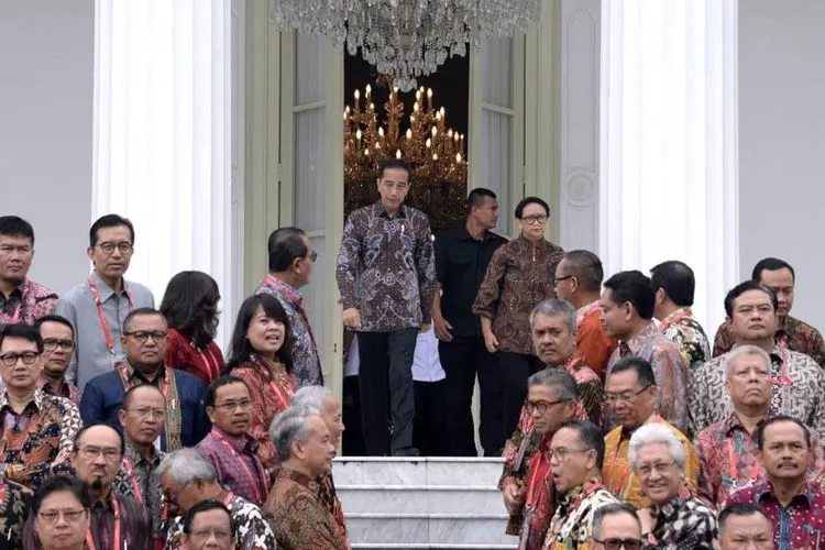 Presiden Joko Widodo bersama Menteri Luar Negeri Retno Marsudi saat membuka rapat kerja kepala perwakilan RI di berbagai negara, Kamis (9/1/2020) (Twitter @Jokowi)