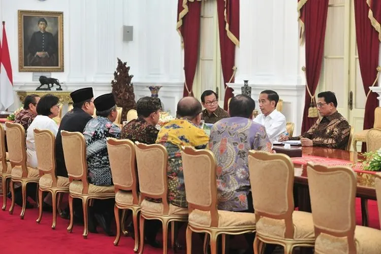 Presiden Jokowi saat menerima para pimpinan lembaga agama, di Istana Merdeka, Jakarta, Kamis (26/9/2019) siang. Dalam kesempatan itu Jokowi meminta para tokoh agama tidak meragukan komitmen dirinya terhadap demokrasi/Setkab.go.id