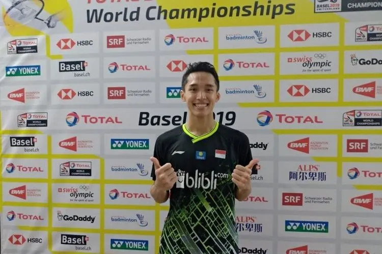 Tunggal putra unggulan keempat Jonatan Christie seusai mengalahhkan pemain Denmark Jan O Jorgensen 21-12, 21-16, pada babak 16 beser Kejuaraan Dunia Bulu Tangkis di St. Jakobshalle Basel, Swiss, Kamis (22/8/2019). (Antara/Fitri Supratiwi)