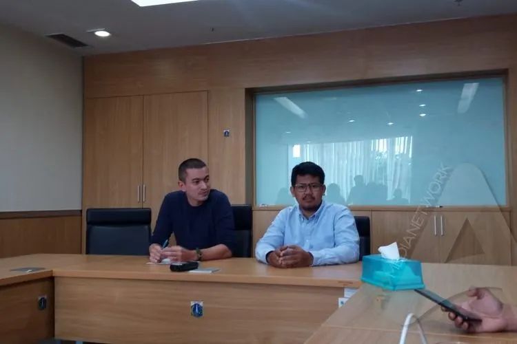 Idris Ahmad, Anggota DPRD DKI Jakarta (kiri) dan Wakil Ketua DPW PSI Jakarta sekaligus Jubir PSI, Rian Ernest/Ayojakarta.com
