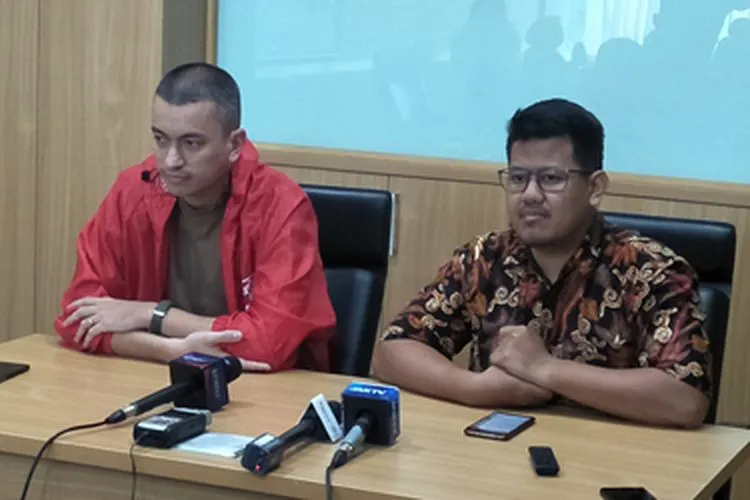 Jubir DPW PSI DKI Jakarta Rian Ernest (Kiri)/Ayojakarta-Aprilia Rahapit