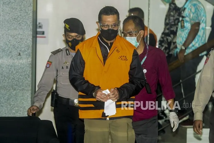 Bekas Menteri Sosial Juliari Pieter Batubara saat menjadi tahanan KPK atas korupsi bansos Covid-19 / Republika