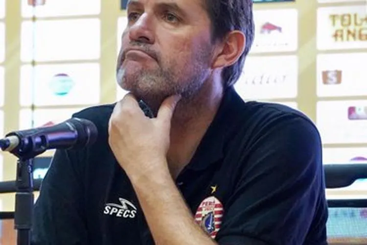 Pelatih Persija, Julio Banuelos. (@persija)