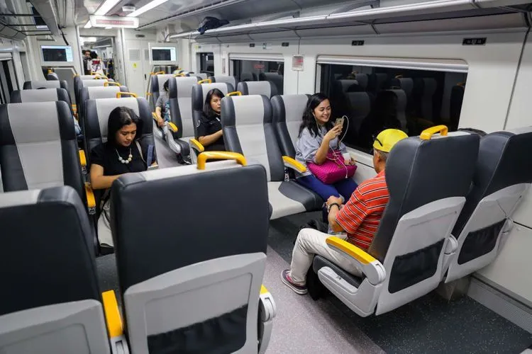 Suasana kabin di dalam kereta api bandara/Kompas.com (Garry Andrew Lotolung)