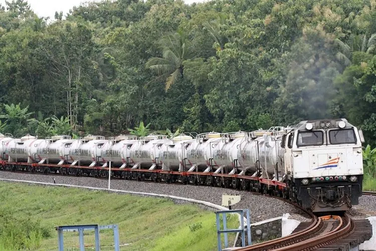 Ilustrasi kereta api pengangkut bahan bakar minyak (KA BBM)/dok: kai.id