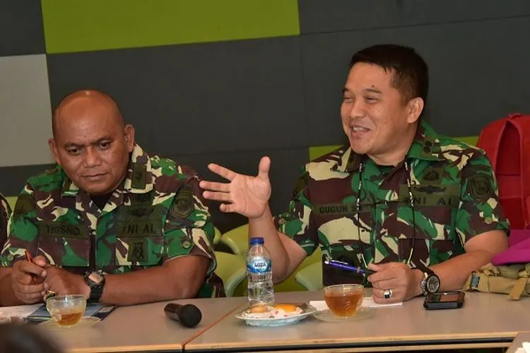 Kadispen Kormar Letkol Marinir Gugun Saeful Rachman (kanan) dan Kasubdispenum Dispen Kormar Mayor Marinir Sutrisno/Dispen Kormar