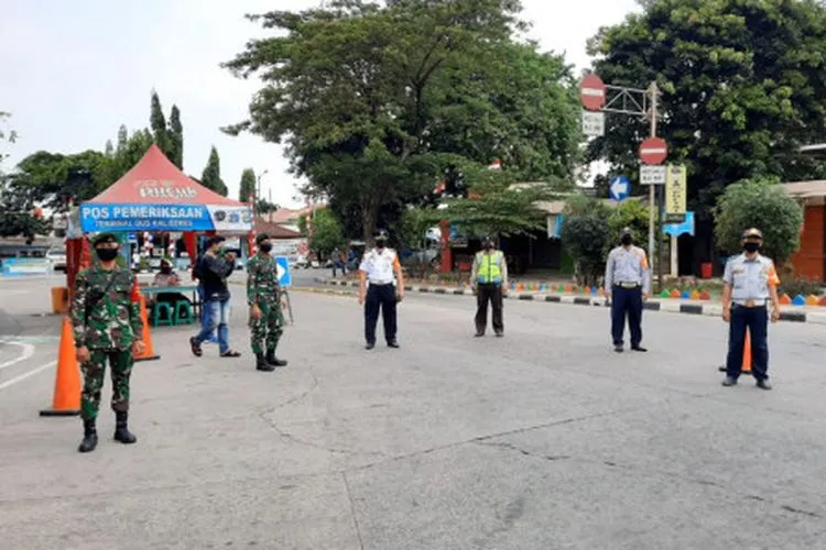 suasana pengetatan PSBB di terminal Kalideres / beritajakarta.id