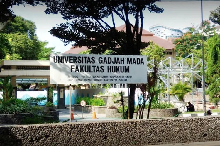 Lingkungan Kampus Fakultas Hukum UGM Yogyakarta (pojoksatu)