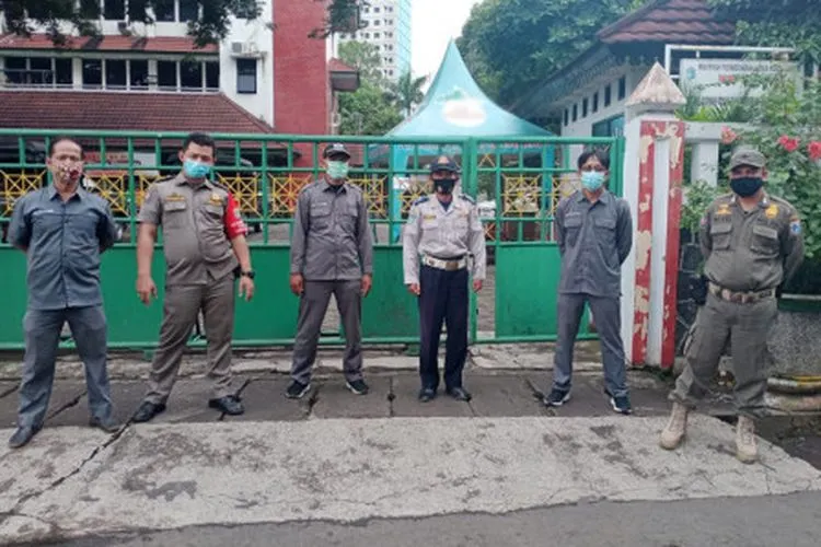 Kantor Kecamatan Pasar Rebo ditutup 3 hari (dok. beritajakarta.id)
