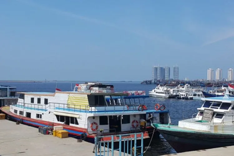 Kapal Penumpang di Kepulauan Seribu (Beritajakarta.id)