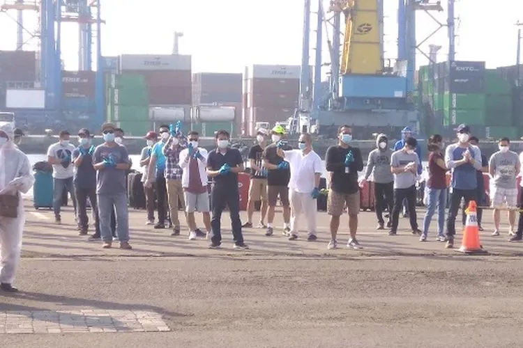 343 ABK dievakuasi  dari kapal pesiar MV Rotterdam (Dispenal Lantamal III)