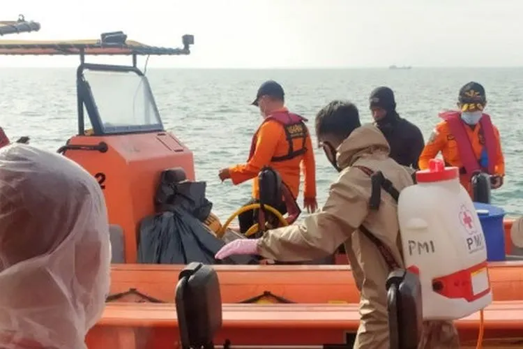 PMI Disinfeksi Kapal Rescue Pencairan Pesawat Sriwijaya Air SJ182/beritajakarta.id/suparni