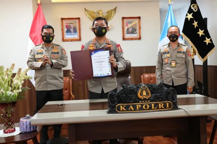 Kapolri Jenderal Idham Azis dalam pengukuhan Tim Koordinasi Interpol Indonesia 2020 di Jakarta, Jumat (4/12/2020). (dok Humas Polri)