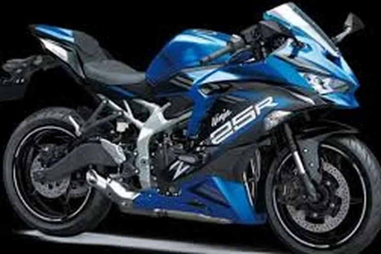 Kawasaki Ninja ZX-25R dengan 4 varian warna, yaitu hijau, hitam, hitam kombinasi putih, dan biru.