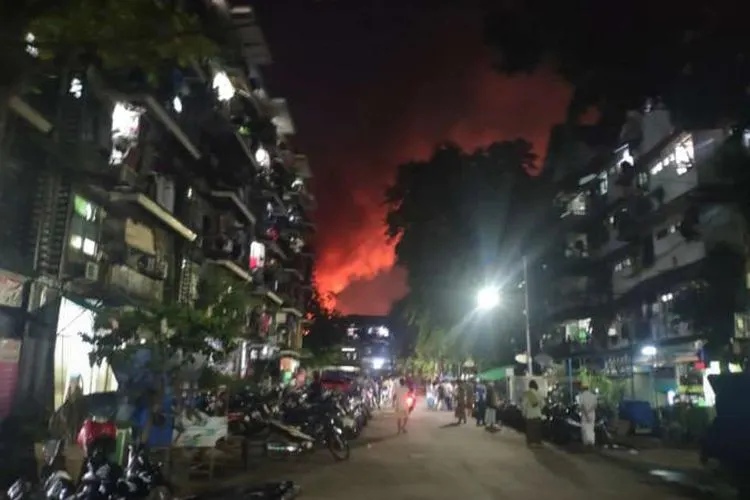 Kebakaran di Tambora, Jakarta Barat, Selasa (19/5/2020). (Status WhatsApp/Farhan)