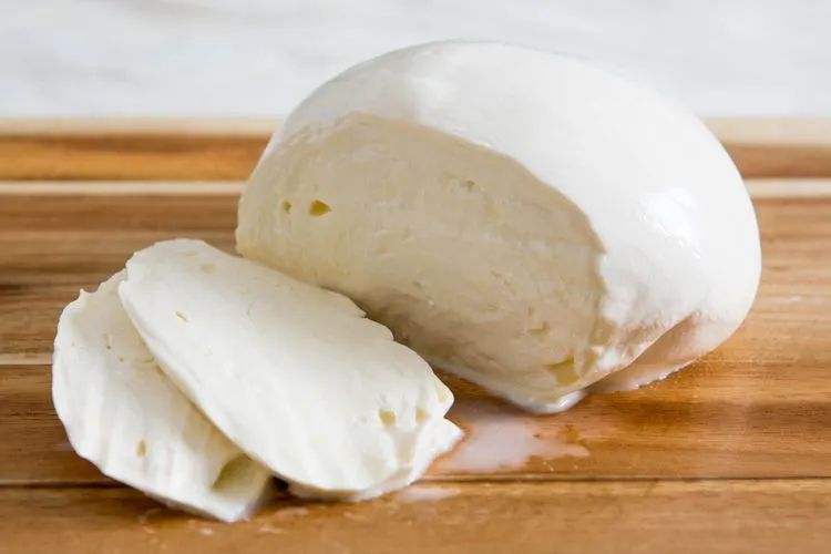 Keju mozzarella Photograph: Vicky Wasik