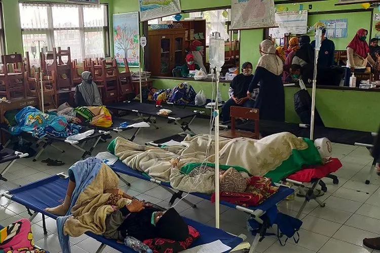 Korban dirawat di tenda darurat BPBD Kota Tasikmalaya, Jumat, (9/10/2020) (Heru/Ayotasik)