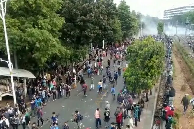 Kericuhan pelajar dan polisi di Jalan Tentara Pelajar/Ayojakarta.com