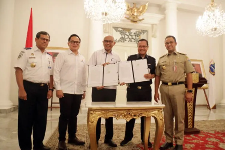 Penandatanganan Perjanjian Pokok Pembentukan Perusahaan PT MRT dan PT KAI (Beritajakarta.id)