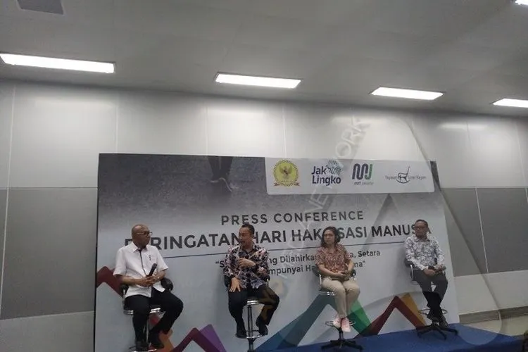 Ketua Komnas HAM, Ahmad Taufan Damanik di Stasiun Bunderan HI (Ayojakarta.com/Dhika Alam Noor)