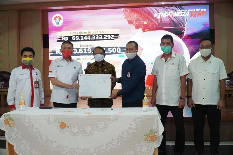 Kemenpora dan PSSI menandatangani MoU perjanjian kerja sama fasilitasi pemusatan latihan (TC) tim nasional Indonesia U-19. (dok PSSI)