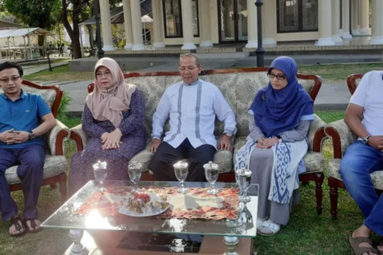 Bupati Majalengka Karna Sobahi menanggapi kasus penembakan oleh anaknya (pojoksatu.id)