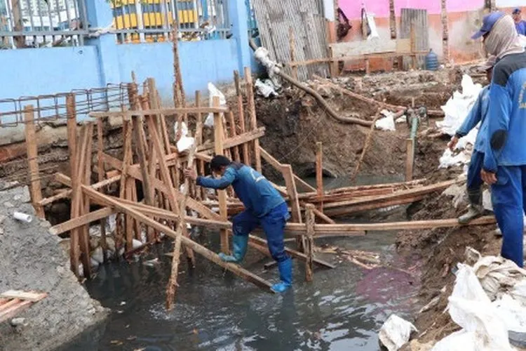Proses pembuatan embung dan kolam / beritajakarta.id