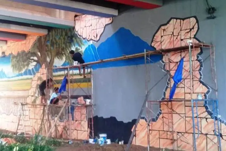 Mural dilukis di kolong tol wilayah Kembangan/barat.jakarta.go.id
