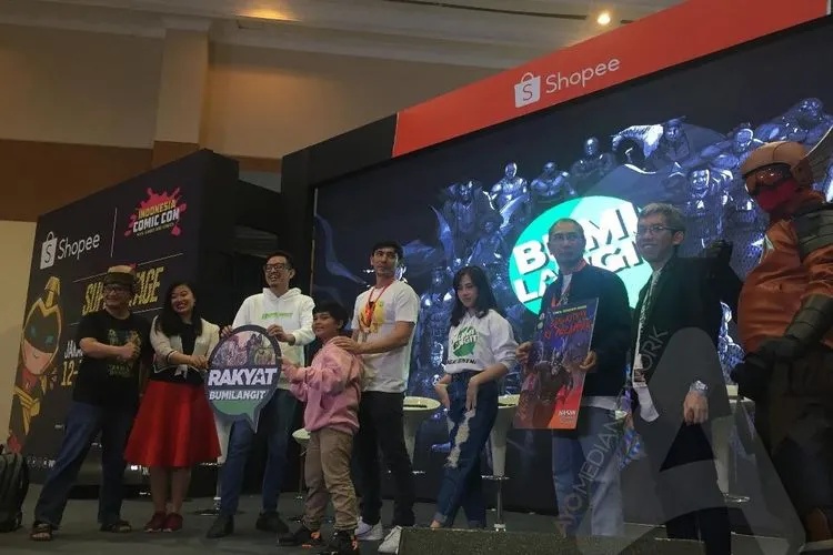 Para pemain Jagat Bumilangit saat peluncuran Komik 'Bangkitnya Ki Wilawuk' di acara Shopee Indonesia Comic Con 2019 pada Sabtu (12/10/2019)/Ayojakarta.com