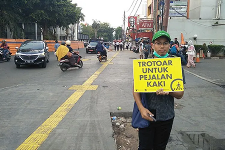 Koordinator Koalisi Pejalan Kaki Sandy Apriliansyah/Ayojakarta-Aprilia Rahapit