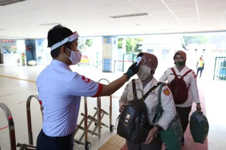 Penerapan protokol kesehatan terhadap penumpang kereta rel listrik/PT KCI