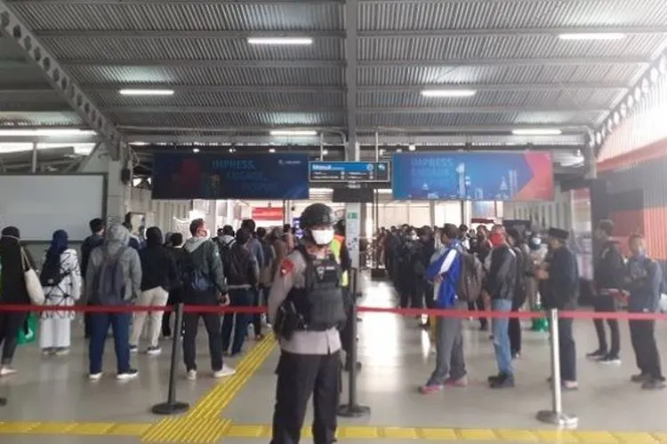 Kondisi Stasiun Bogor di hari pertama PSBB Transisi Jakarta, Senin (12/10/2020). (Suara.com/Andi Ahmad)