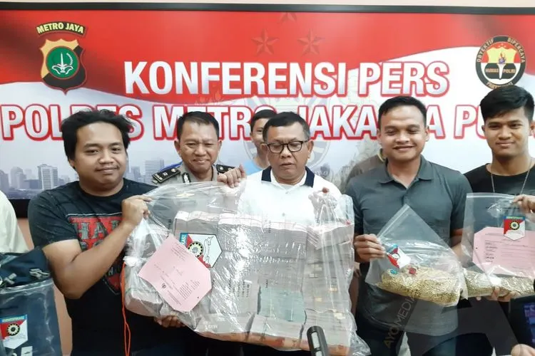 Konfrensi pers penangkapan sindikat penjualan emas palsu di Mapolres Jakpus/Ayojakarta.com