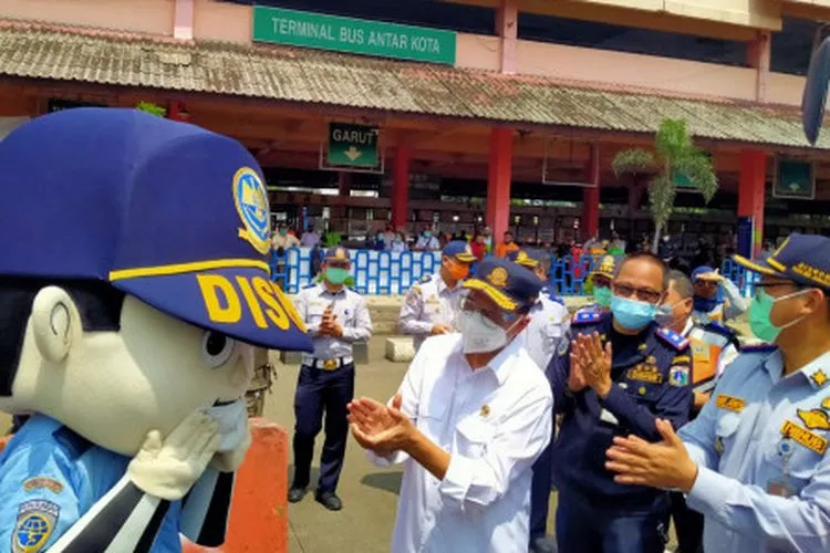 Menhub Budi Karya Sumadi saat meninjau Terminal Kampung Rambutan/dok: beritajakarta.id