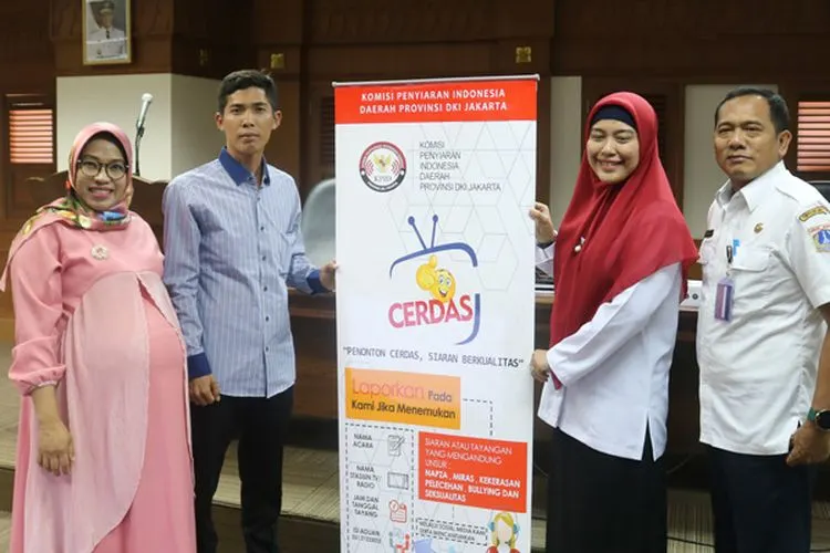 Wakil Ketua KPID Jakarta, Rizky Wahyuni;  Komisioner Bidang Isi Siaran, Arif Faturahman dan Asisten Pemerintahan Kota Jakarta Barat, Yunus Burhan/KPID Jakarta