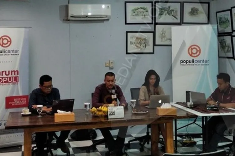 Politikus PSI Rian Ernest memeberikan keterangan di Kantor Populi Center/Ayojakarta.com-Dhika Alam Noor
