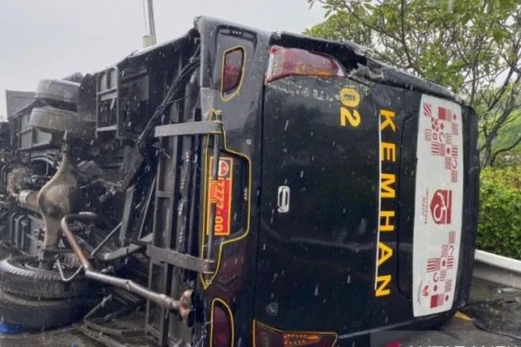 Bus jemputan ASN Kementerian Pertahanan kecelakaan di KM3 Tol Jagorawi, Cililitan, Jakarta Timur, Senin (14/9/2020). dok