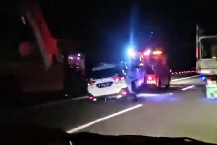 Bidik layar video kecelakaan maut di Tol Cipali. (istimewa)