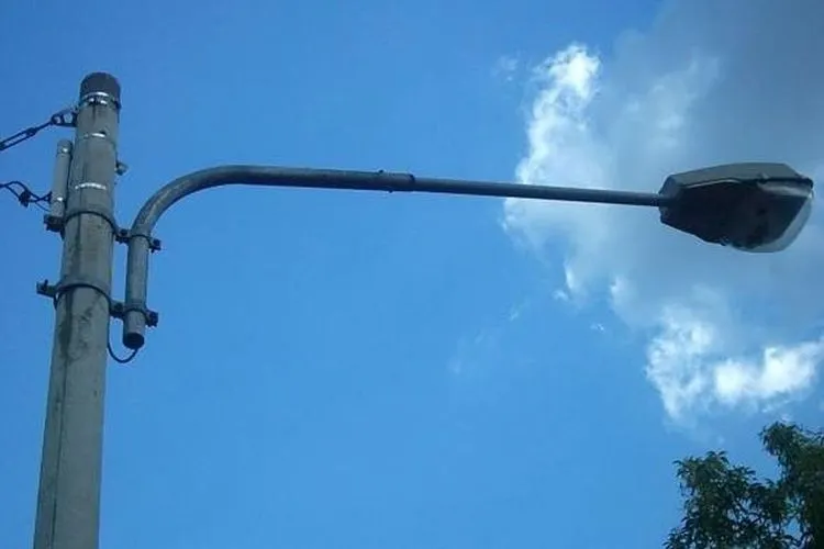 Lampu penerangan jalan umum (GridOto.com)