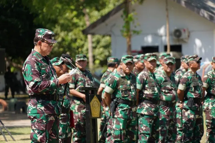 Menutup Latgab TNI di Desa Sumberwaru, Kecamatan Banyuputih, Kabupaten Situbondo, Jawa Timur/Puspen TNI