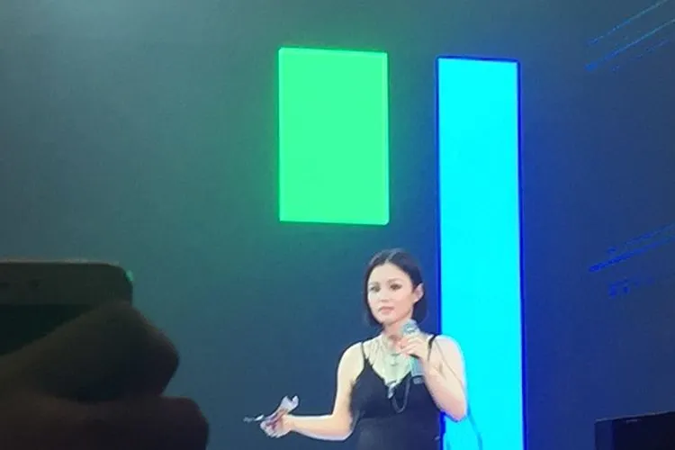 Penyanyi solo asal Korea, Lee Hi, saat mengisi acara Super K-Pop Festival 2019 hari kedua, Minggu (29/9/2019)/Ayojakarta.com