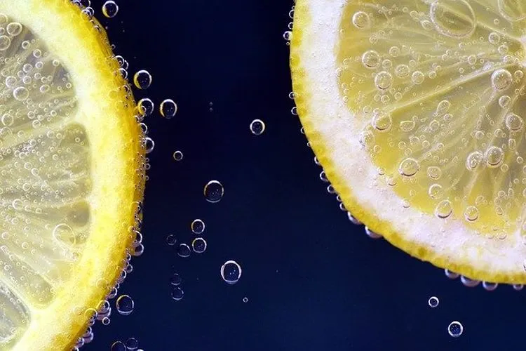 [Ilustrasi] Pemakaian langsung lemon ke wajah dapat mengiritasi kulit. (Pixabay)