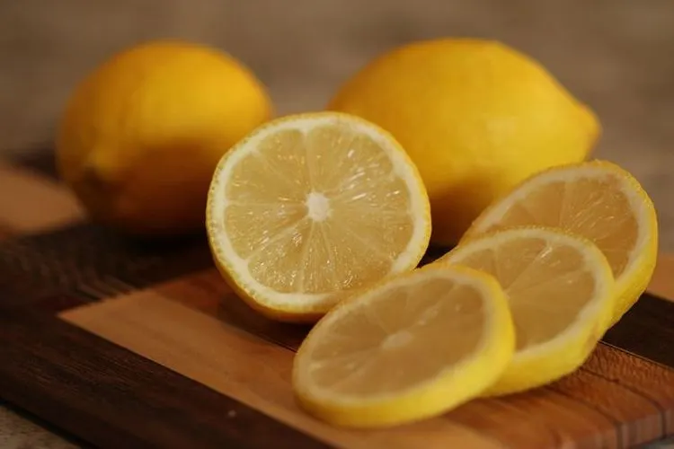 Lemon. (unsplash/@sarahjgualtieri)
