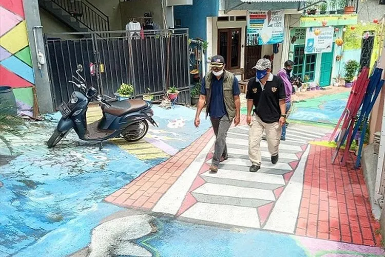 Warga RW 08, Kelurahan Lenteng Agung, Kecamatan Jagakarsa, Jakarta Selatan, menggelar lomba menghias kampung/dok: Instagram @kominfotikjs