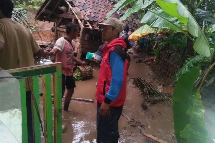 Longsor yang terjadi di Tanjungkarang Kecamatan Cigalontang beberapa waktu lalu. (Ayotasik/Irpan Wahab)
