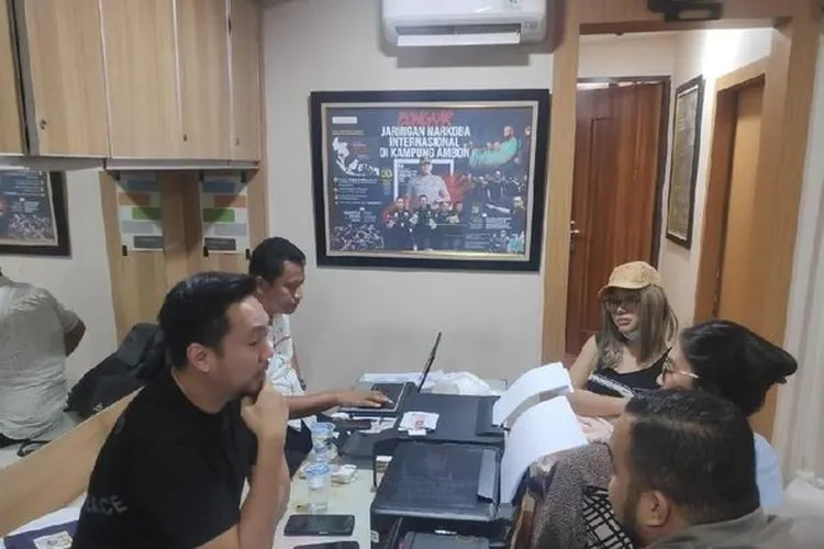 Lucinta Luna ditangkap polisi.